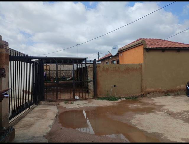 7 BEDROOM HOUSE FOR SALE IN NELLMAPIUS EXT 4